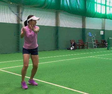 「フォーム美しすぎ！」園田彩乃が披露した“多角度テニス動画”が話題に！