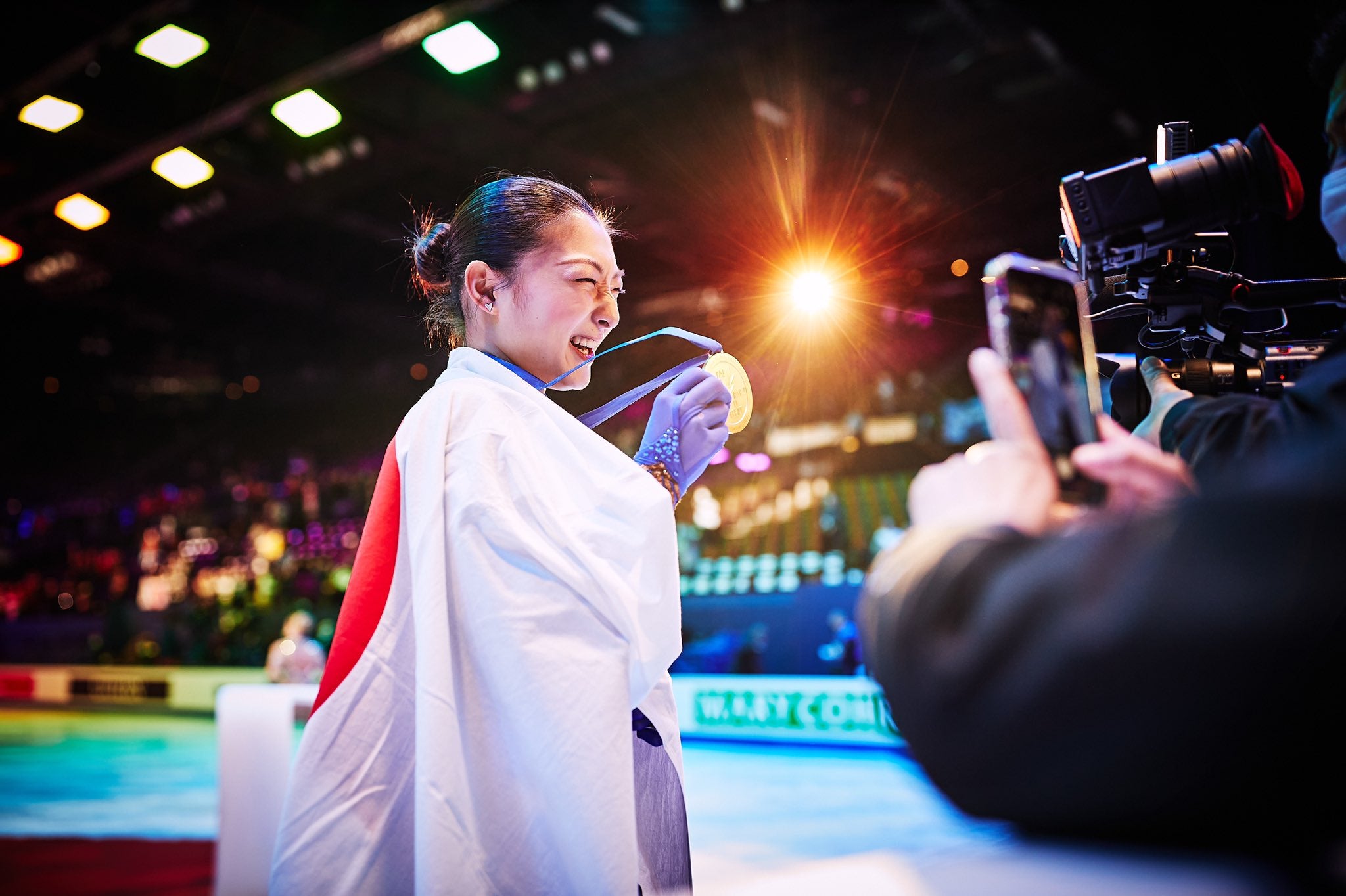 ”かおちゃん”がトレンド入り🥇世界選手権優勝の坂本花織に紀平梨花も祝福🎉「かおちゃんさすがです🥺💗」