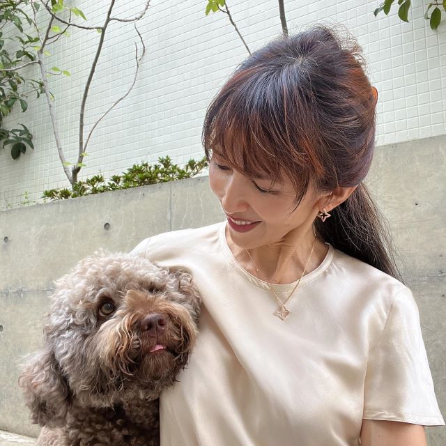 キムタクの妻・工藤静香、愛犬との癒し2Sに「相思相愛が分かります💜」
