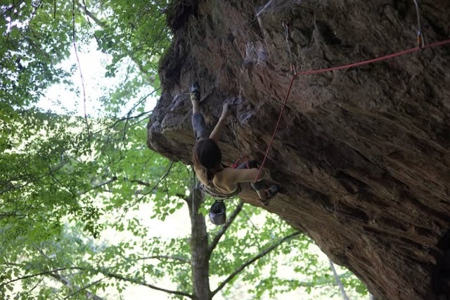 圧巻！プロロッククライマー・小武芽生、北海道の岩壁で挑んだ極限クライミング