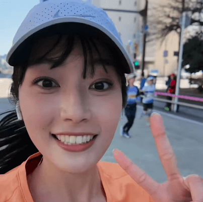 「相変わらず可愛い笑顔」美しすぎと話題のランナー、マラソン大会で見せた”女神スマイル・ラン”にファン感激！「癒されます、大好き」