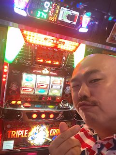 「ほとんど病気ですな」あのお騒がせ芸人 旅行中のギャンブルにファンからコメント殺到？