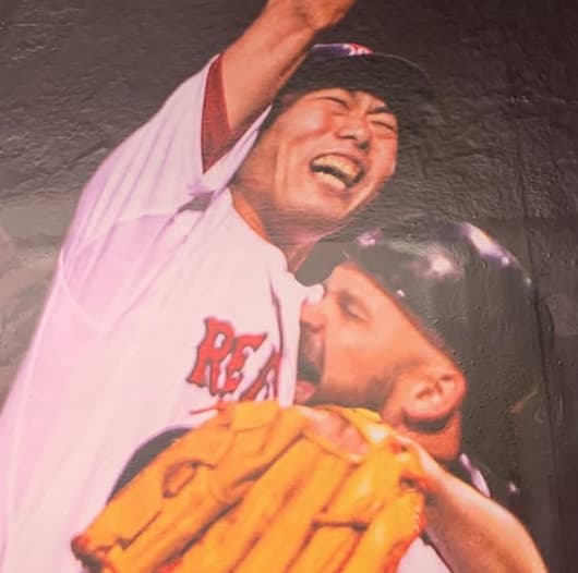「寝屋川市の誇りです」上原浩治、レッドソックスの本拠地・フェンウェイパークにて自身の壁画が飾られたことを報告！