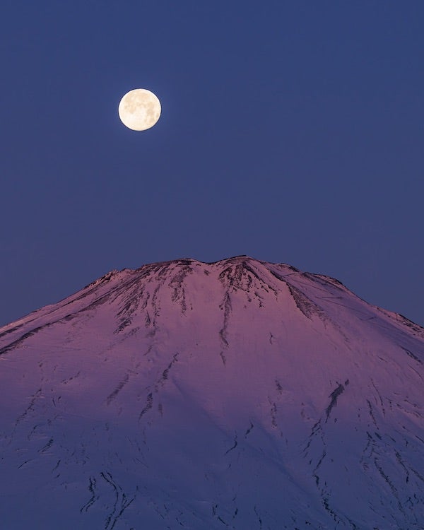 湘南乃風・SHOCK EYEが紅富士に満月の開運風景を公開！「自然の色って美しいなあ✨」