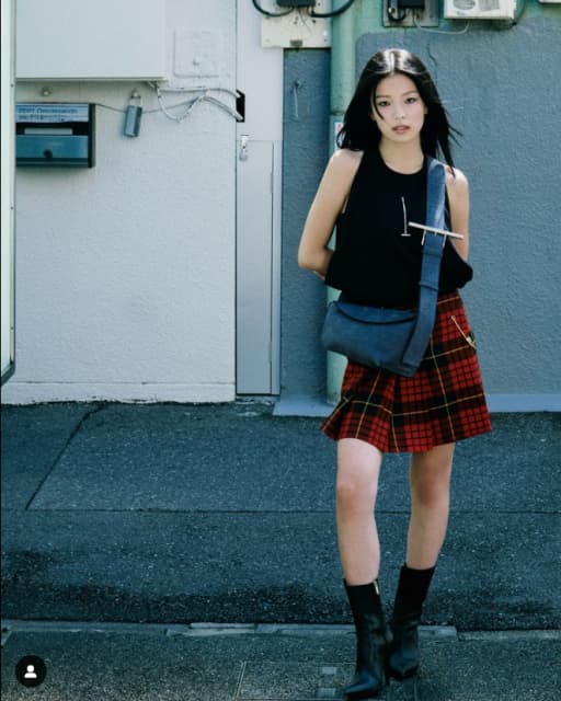 吉原日奈、ミニスカ×タンクトップ×ブーツスタイルをインスタで公開！