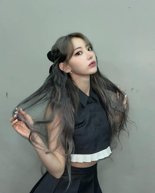 宮脇咲良がビジュ爆発と話題に⚡️ クールな雰囲気も美しすぎる😫💗