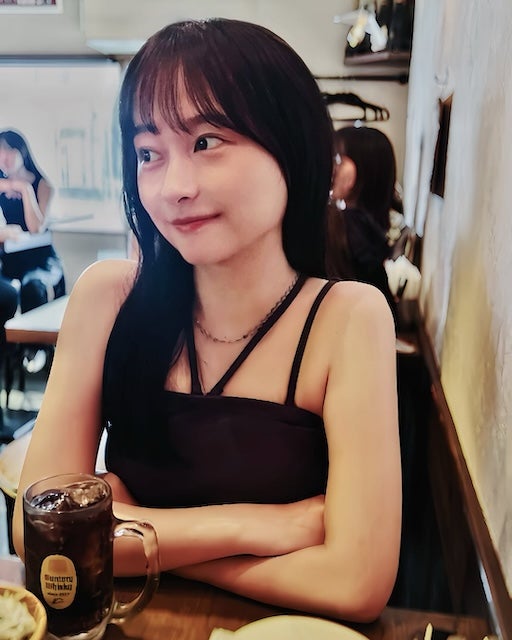 癒やし度MAX！影山優佳、店でのリラックス姿を公開「溶けちゃうね」