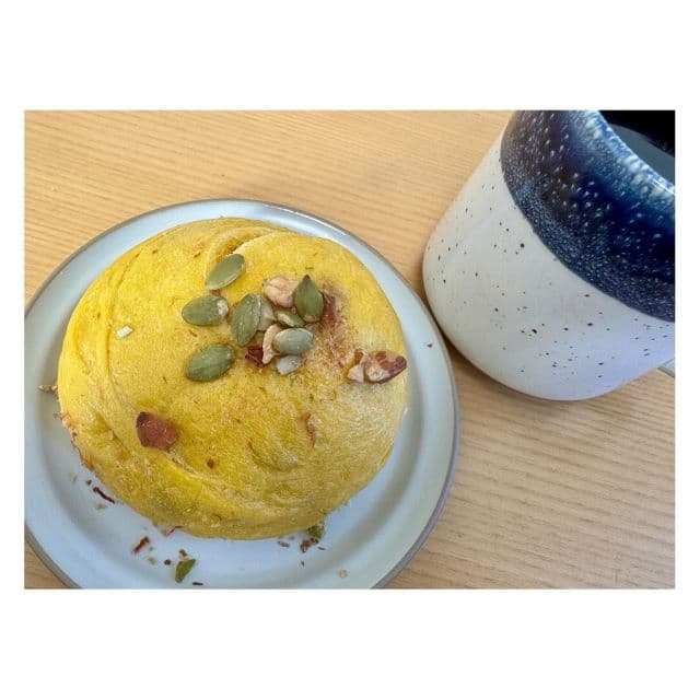 元モー娘。小川麻琴、かぼちゃ好きにはまさにパラダイスのようなベーグルを食す？！