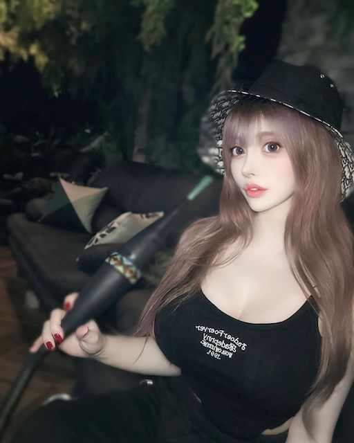 整形費3億円越えのヴァニラ シーシャ片手にchill写真公開