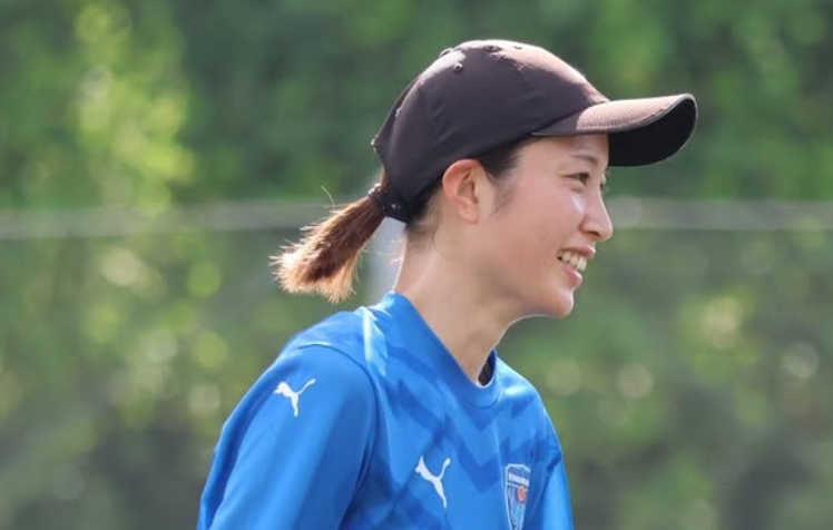 “毎日あついね”WEリーグ・吉田凪沙、笑顔見せる夏の練習ショット公開