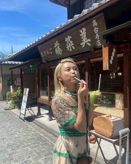 小島瑠璃子、久しぶりの京都訪問を報告！抹茶フロートを堪能し「京都の街並みに癒されました」