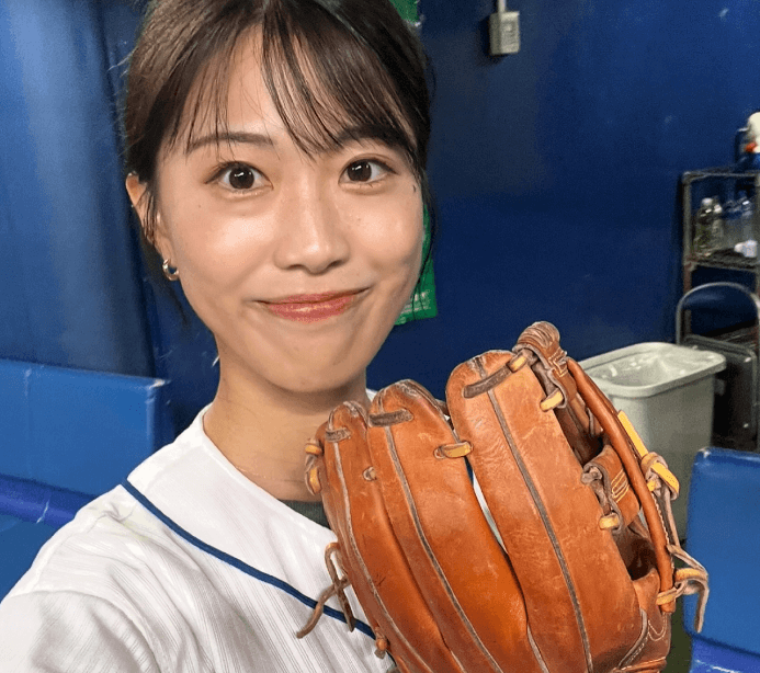 「素敵なユニフォーム姿！」美女スポーツキャスター、100km投球チャレンジ前の貴重な姿にドラゴンズファン感激！「最後まで見届けます」
