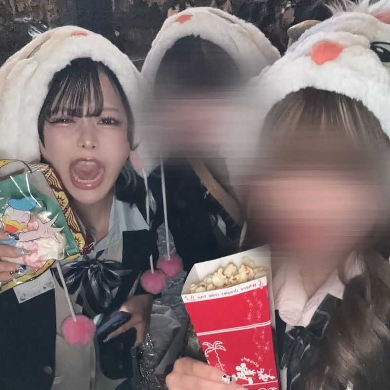 「制服似合いすぎ」あの人気インフルエンサーが