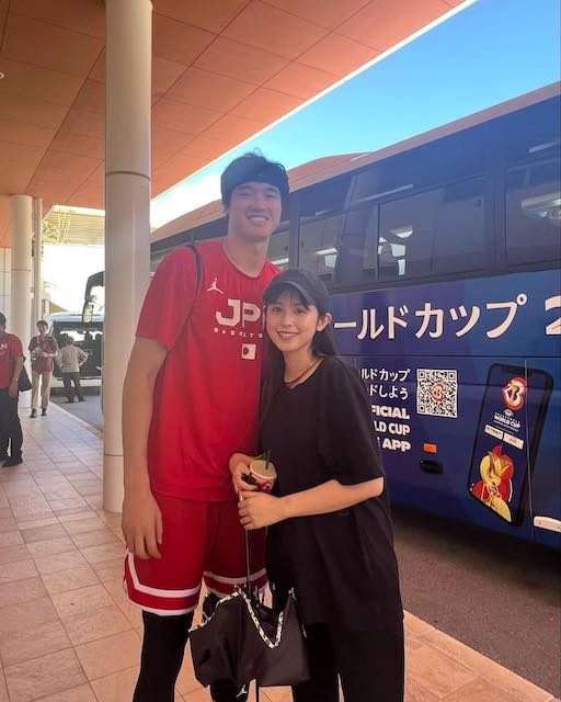 渡邊雄太の妻・久慈暁子がインスタ更新🏀「夫が日本代表のユニフォームを着ている姿をまだまだ見たい」