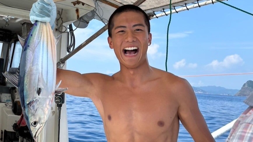 “坊主×肉体美” 若手アスリートが見せた爽快トレーニング姿と大漁ショット