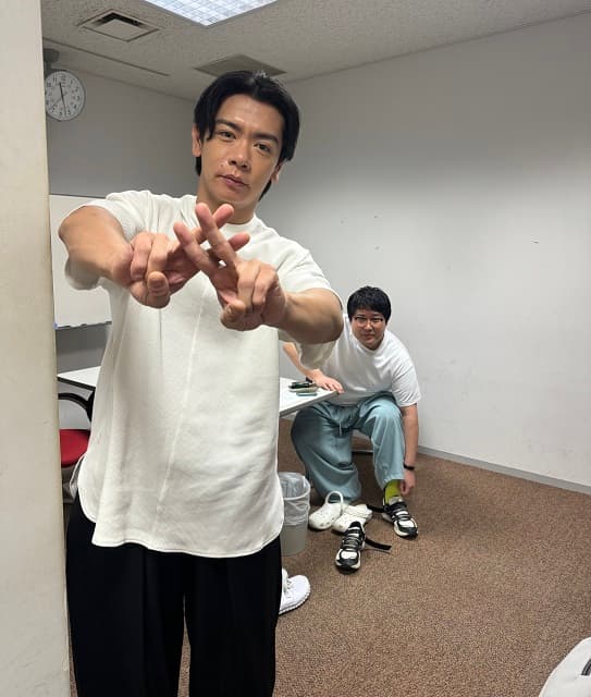 エルフ 荒川、”DayDay.”出演後にマヂラブのもとへ！差が激しい2人の姿を投稿