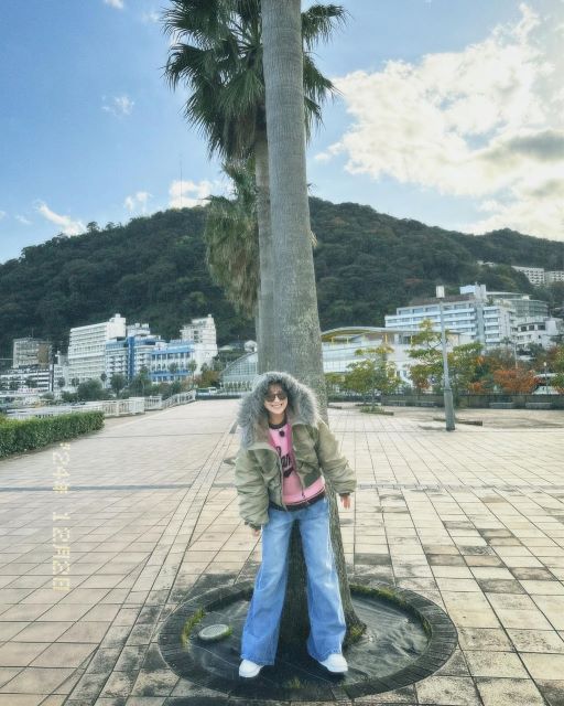 「めちゃカワ」鈴木奈々、熱海のヤシの木の下で