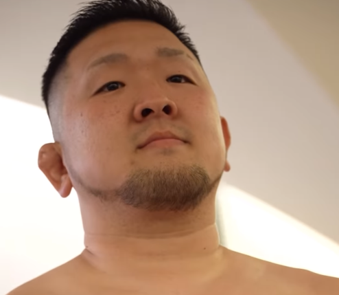 重量級対決に火花！稲田将が“喧嘩三番勝負”へ、闘志みなぎる撮影姿を公開