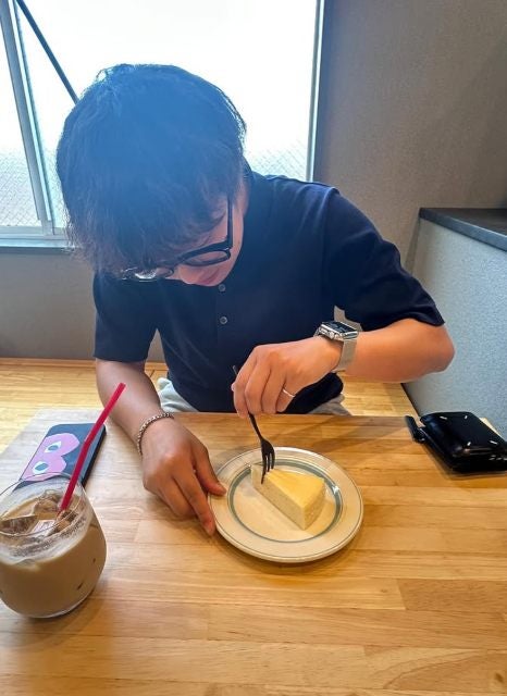 「16年目突入！」女子ハンド・吉本里緒、ケーキと共に今季への意気込み