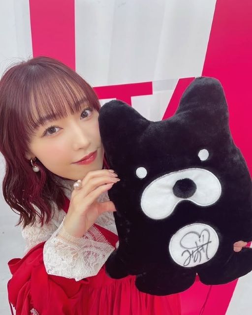 「観てくれたかな～？」元モー娘。メンバーが「限界オタクション」2話告知！アベマくん抱いた笑顔ショットが可愛すぎると話題