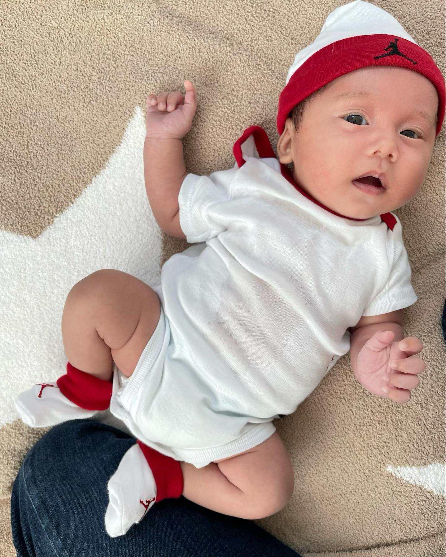 テラハ婚”第1号” 島袋聖南の第一子の成長に目が離せない‼️「美男子間違いなしですね❤️」