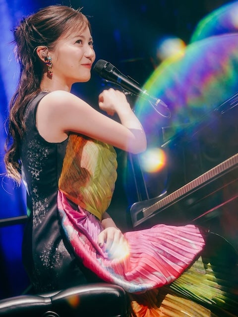 生田絵梨花、「Erika Ikuta Tour 2025 『bitter candy』」大阪公演でカラフルな衣装とパフォーマンスを披露