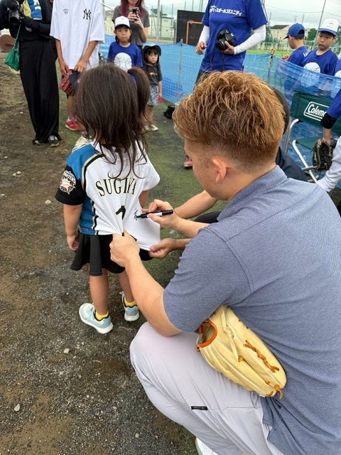 元ファイターズ・杉谷拳士が十勝で可愛いファンとの出会い!?素敵なショットにほっこり反響