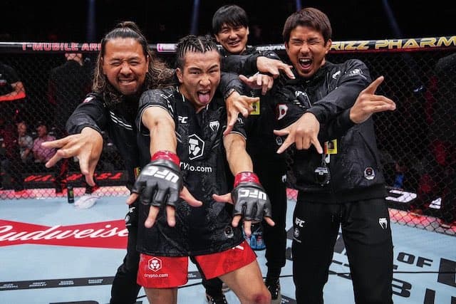 格闘家の鶴屋怜、UFCデビュー戦で白星発信！！