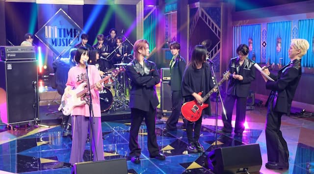 ヤバイTシャツ屋さん・こやまたくやがテレビでの写真を公開「オフショットぽく見えるんですけど」