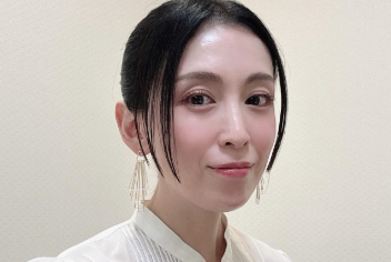 「白シャツ美人降臨！」雛形あきこ、爽やかコーデ披露に絶賛の嵐！