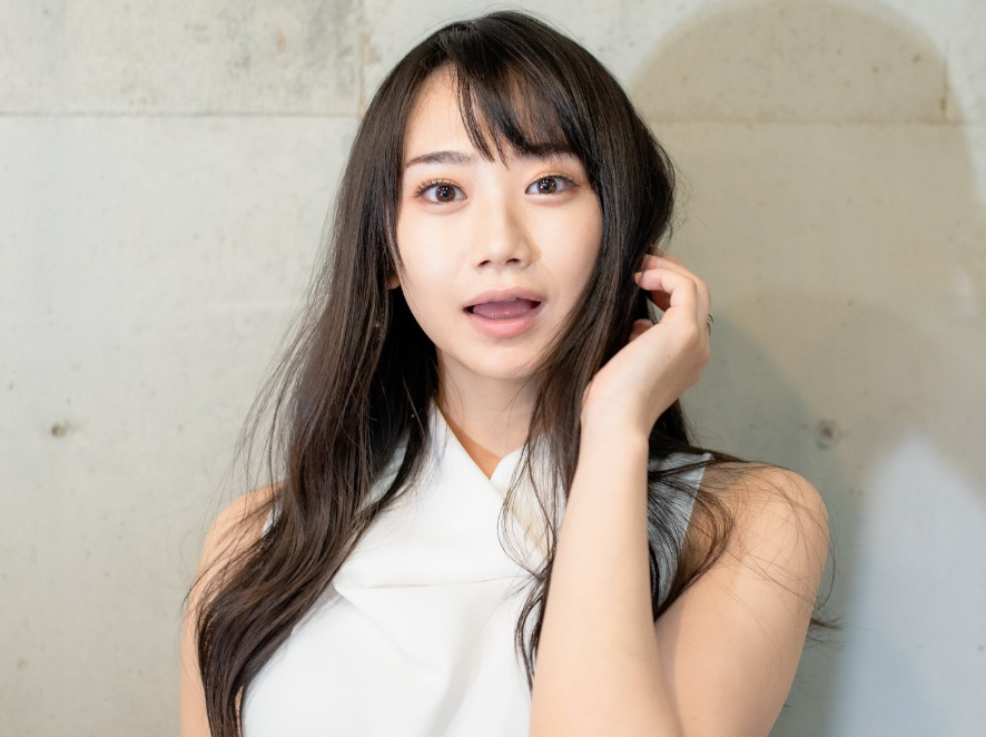 「今日は菜々子の日」相沢菜々子が撮影会前に白衣装での1枚を公開