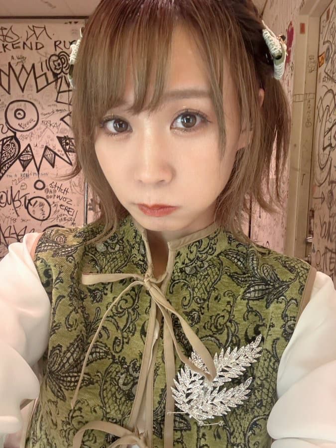 モモコグミカンパニー、“おめかし”リボン姿を披露