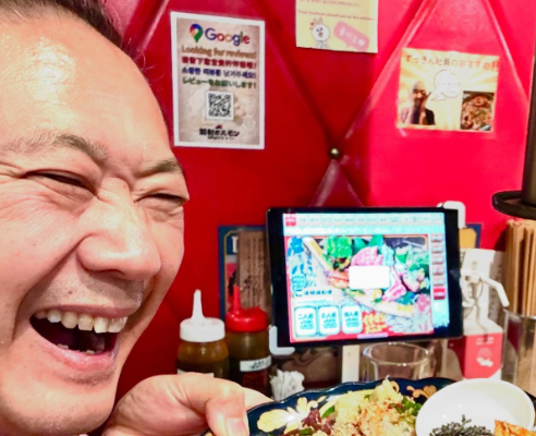 「ホルモン〜やっぱ大阪最高！」鎧塚俊彦、懐かしの“大阪ラプソディー”に浸るご機嫌ショットにファンも共鳴