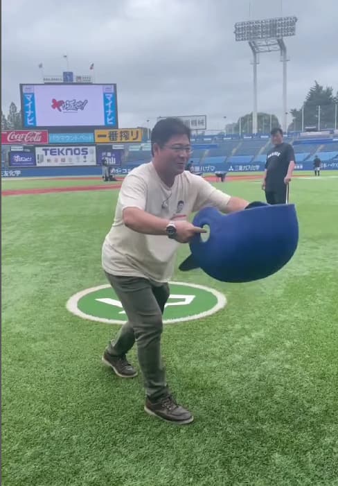 「54歳、頑張ります」真中満、つば九郎が見守るなか”空中くるりんぱ”成功なるか！？