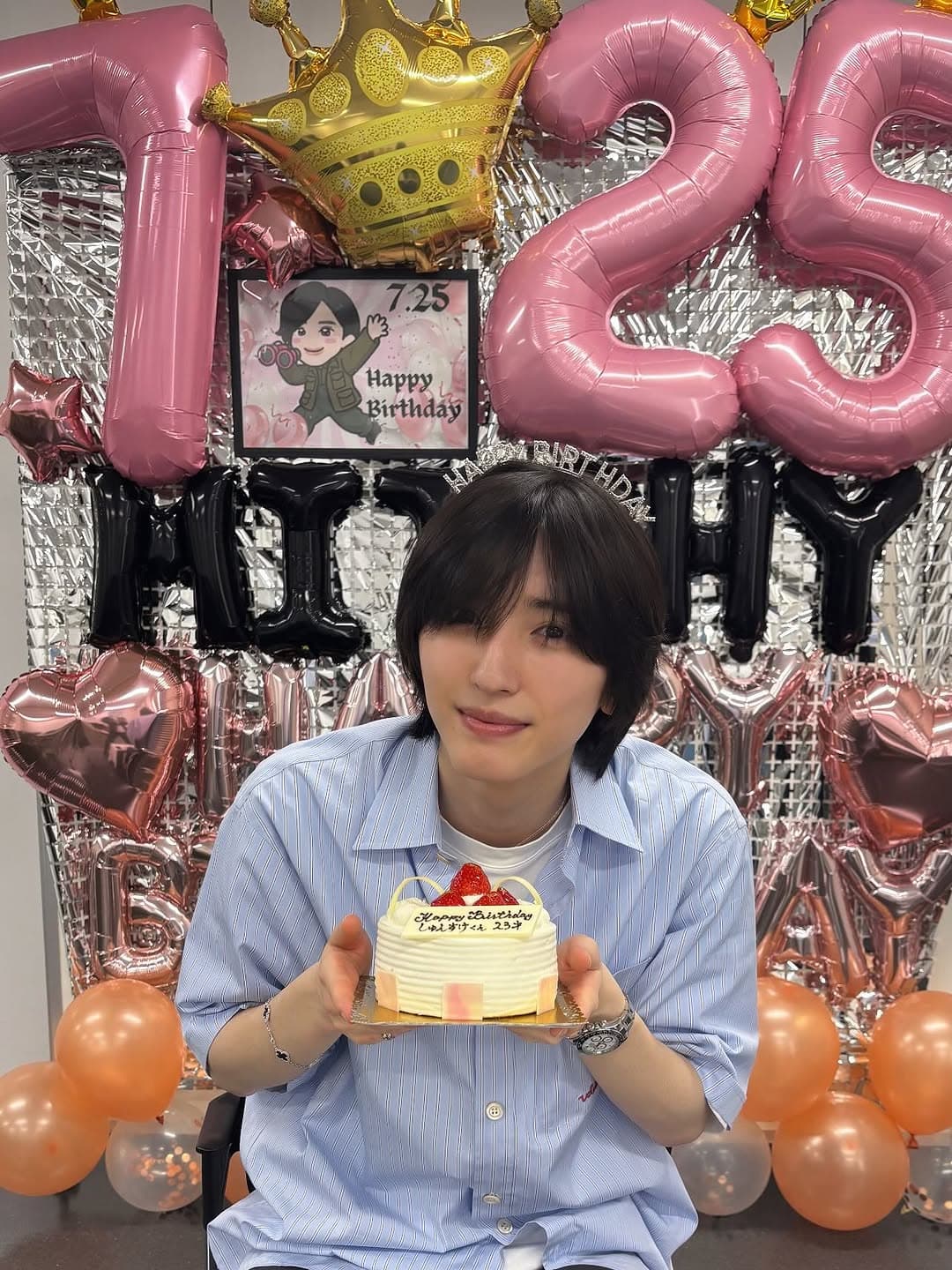 「ティアラが似合いすぎる男」道枝駿佑の誕生日ショットが“国宝級”すぎた件