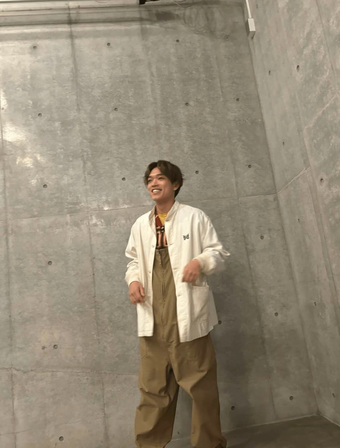 「舞台雑誌でそのポーズ使われねーだろ！」思わず自分で突っ込んでしまうオフショット公開！