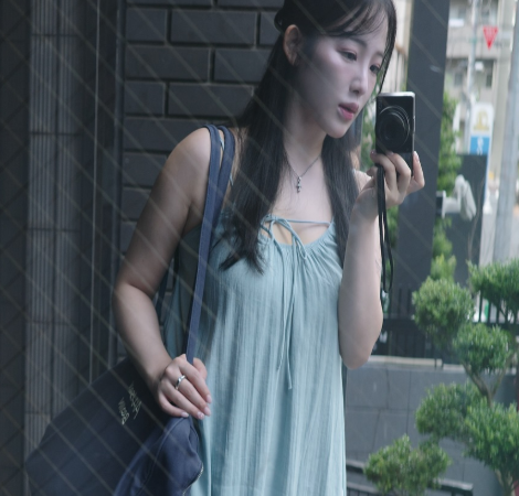 「透き通る美しさ」天木じゅん、水色ワンピで魅せた表紙撮影オフショットが大反響！