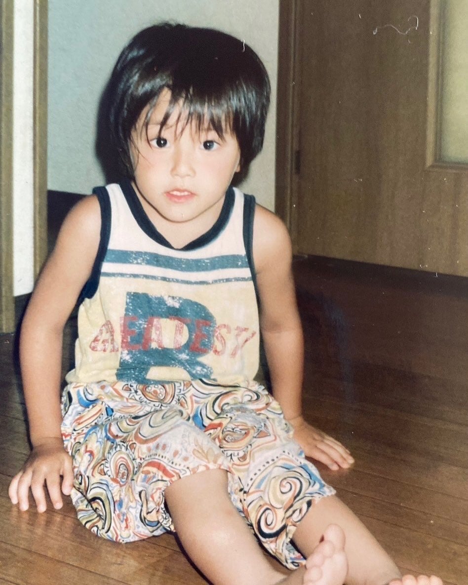 あの大人気アイドルが可愛すぎる幼少期のお宝写真を公開！