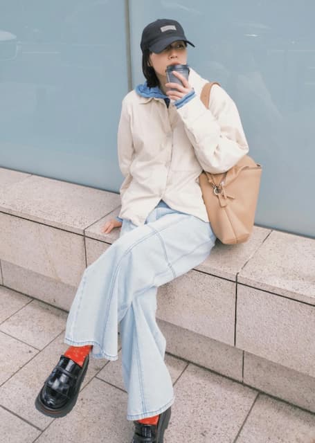 のん、“靴下可愛い”オフショットを公開！「ぐっと寒くなってきたね。」