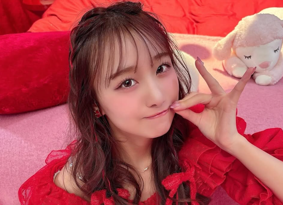 「とくベチュ」＝LOVE瀧脇笙古、赤ドレスで魅せるキュートポーズに反響！