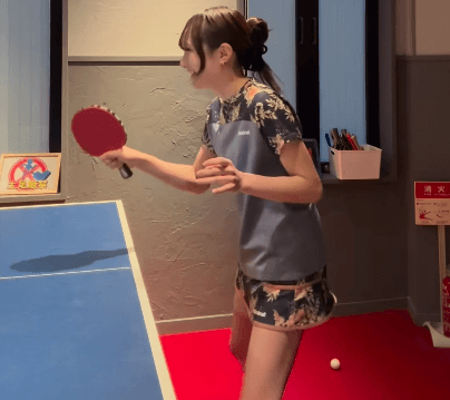 「凄まじい絶叫だな」話題のキュートな卓球美女、後輩に”激烈アタック”！場内に雄叫びが響き渡る