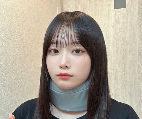 人生初の”ぎっくり首”!?#ババババンビ 岸みゆの真顔&ピースショットにファン「お大事に」