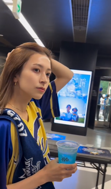 キレイ＆カワイイ全部乗せムービーが話題！美女モデル 水谷果絵、サントリードリームマッチ『サントリー特派員』ユニ姿で初の野球観戦！