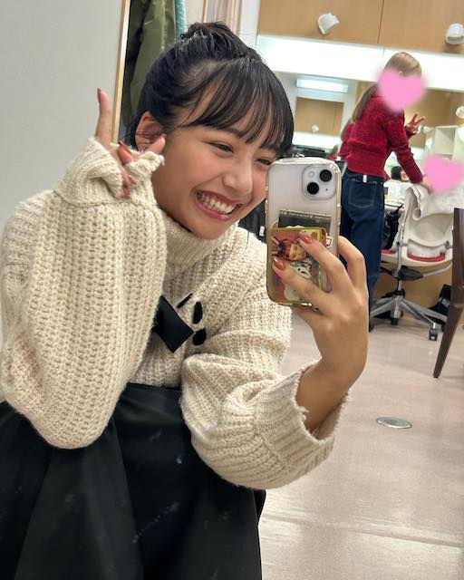 山之内すずのメイクさんはお茶目⁉️🤓 現場のオフショットが話題に🙌🏻