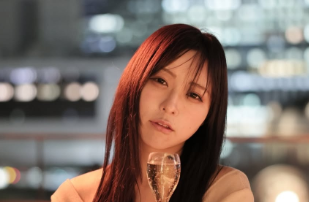 進藤もも、ロマンチックな丸の内夜景ショットを公開！「お酒一滴も飲んでませんw」