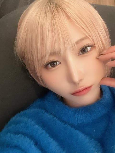 「女神の休息」人気コスプレイヤーのリラックスショットにファンから大絶賛の嵐！