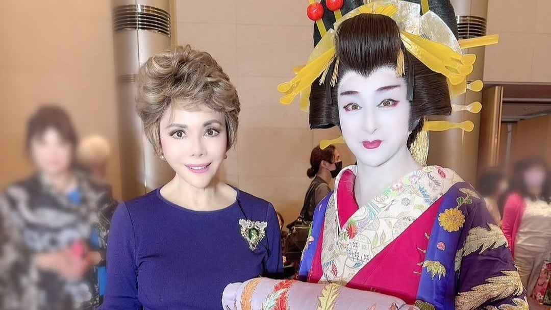 デヴィ夫人が「初夏の宴」に出席！門戸滝ニの美しさに観客うっとり