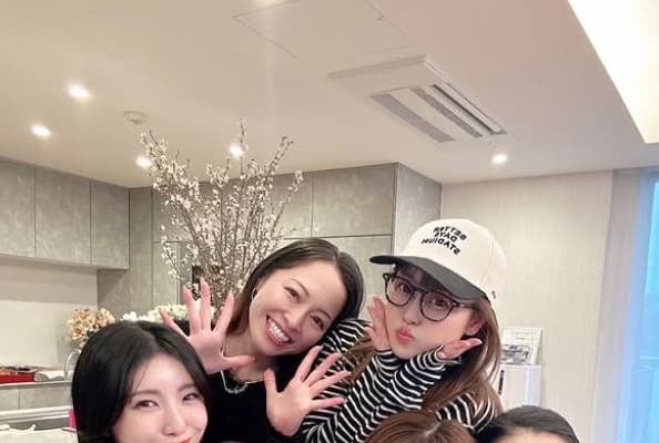 「超豪華自宅にファン驚愕！」元Popteenモデルたちがくみっきー邸に集結