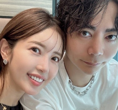 くみっきー 結婚2年記念日にイケメン夫との”ラブラブショット”公開！