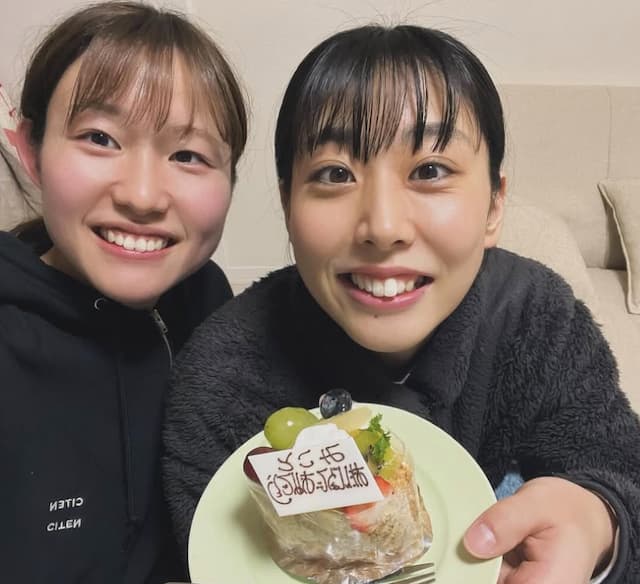 女子バレー小川愛里奈『みこ誕生日おめでとう』甘い物好きな2人の微笑ましい関係
